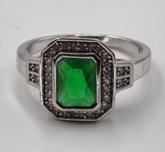 LOT 405 (3295947) Est R300 to R600 - A Striking Ladies Sterling Silver Art Deco-style Cocktail Ring