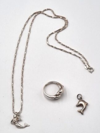 LOT 417 () Est R1000 to R3000 - A Collection of Silver Ladies Jewellery Pieces
