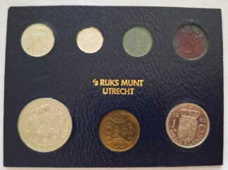 LOT 440 (32959N13) Est R100 to R300 - 1x 1980 Nederland Coin set