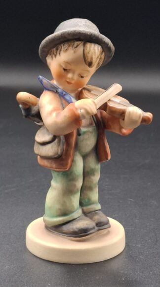 LOT 114 (3293518/43) Est R300 to R600 - A West German W. Goebel M.I. Hummel porcelain figurine, Little Fiddler/The Wandering Fiddler (Geigerlein)