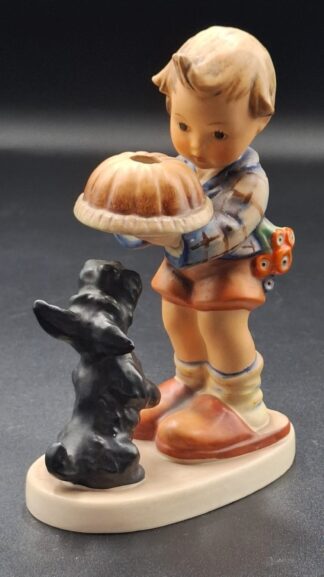 LOT 113 (3293517/43) Est R300 to R600 - A West German W. Goebel M.I. Hummel porcelain figurine, Begging His Share (Gratulantionsbesuch) (Cake with pierced aperture version)