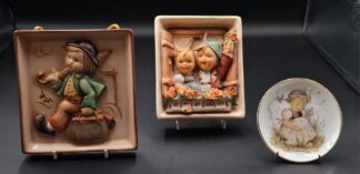 LOT 126 (3293533/43) Est R500 to R1500 - A Post-war West German W. Goebel M.I. Hummel glazed earthenware wall hanging plaque, The Merry Wanderer (der fröchliche Wanderer)