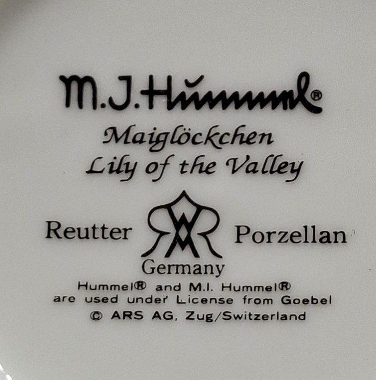 LOT 126 (3293533/43) Est R500 to R1500 – A Post-war West German W. Goebel M.I. Hummel glazed earthenware wall hanging plaque, The Merry Wanderer (der fröchliche Wanderer) - Image 7