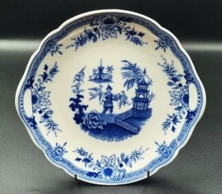 LOT 150 (33032) Est R300 to R600 - A Scarce Early 20th Century Finnish Blue and White Arabia Glazed Earthenware Singapore pattern Foliated Cake Platter circa 1932-1949