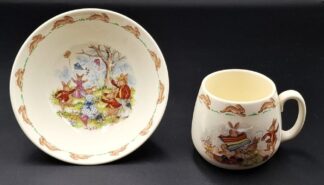 LOT 137 (32950) Est R300 to R600 - A Royal Doulton Bunnykins Child's Nurseryware Feeding Bowl Porridge Bowl (Flying Kites)