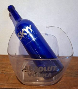 LOT 248 (32941) Est R100 to R300 - 1 x Absolute Vodka Country of Sweden Ice Bucket