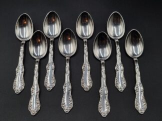 LOT 33 (33100) Est R4000 to R8000 - 8 x Late 19th - Early 20th Century American Gilded Age period Sterling Silver Old English pattern Five O'clock Teaspoons
