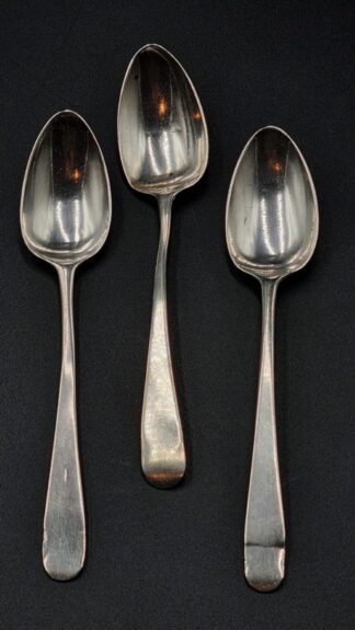 LOT 50 (3295417) Est R600 to R1500 - 3 x George III Silver Old English pattern Teaspoons