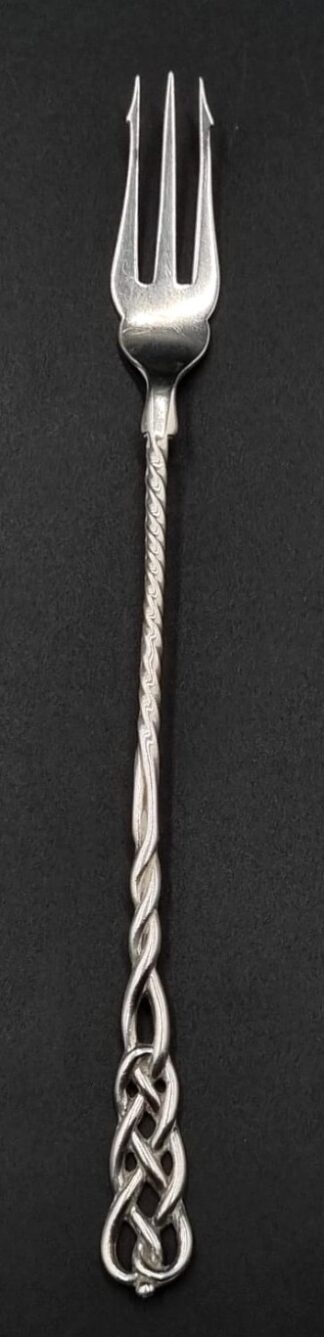 LOT 52 (3295419) Est R300 to R600 - An Unusual Late Victorian Silver Pickle Fork