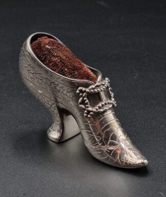 LOT 62 (32945) Est R300 to R600 - An Early 20th Century Silverplate on Brass Pin Cushion Frame in the form of an 18th Century-style Pompadour Heel Court Shoe
