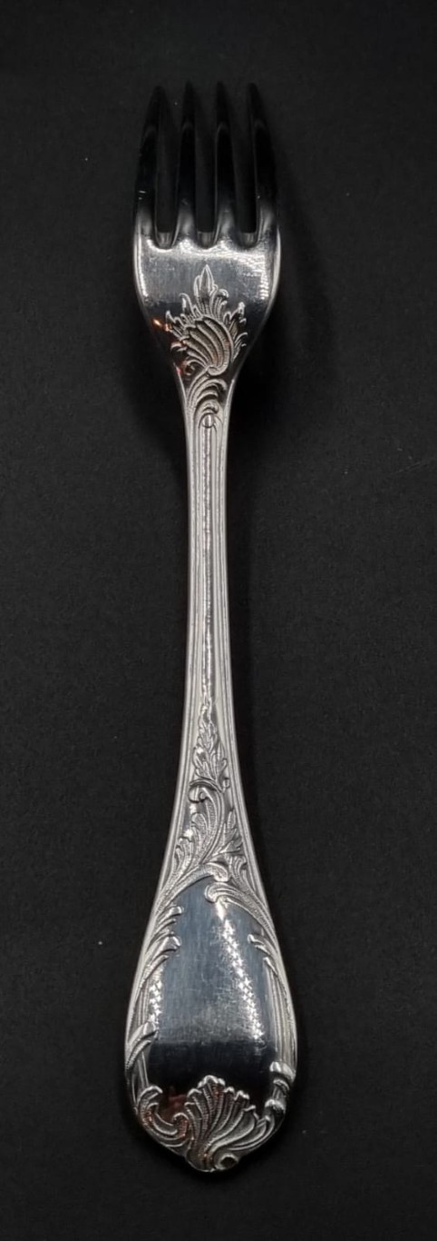 LOT 66 (33100) Est R15000 to R30000 – An Extensive Late 20th Century French Christofle Silverplated Marly pattern Flatware Service for Twelve (132pcs) - Image 4