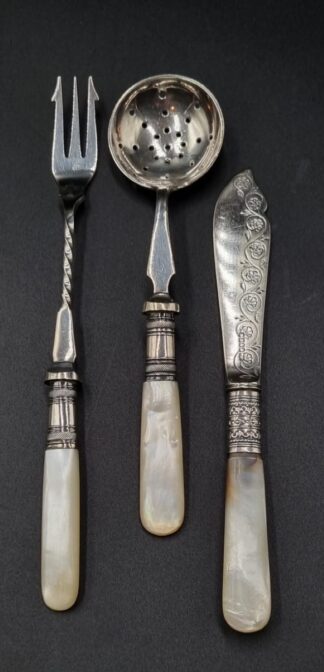 LOT 73 (33007) Est R200 to R400 - A Late Victorian Electroplate and Mother of Pearl Hafted Pickle Fork