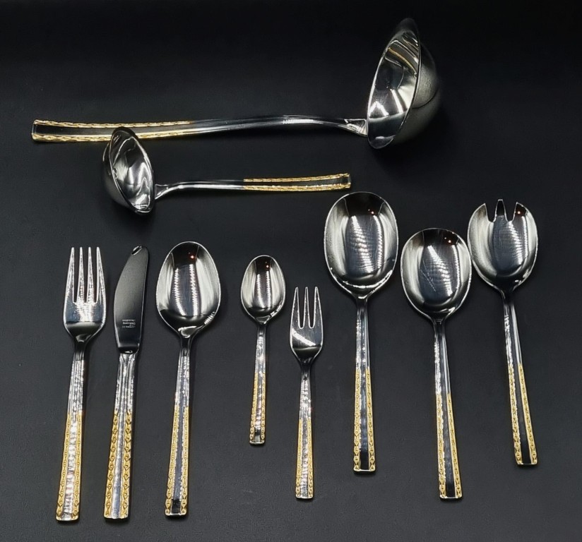 LOT 65 (329) Est R1000 to R3000 – A Fine German Stainless Steel 18/10 Jager Solingen Cutlery Service for Twelve with 23/24 Karat Hartvergoldet (Plated) Finishes circa 1990s (70pcs) - Image 4