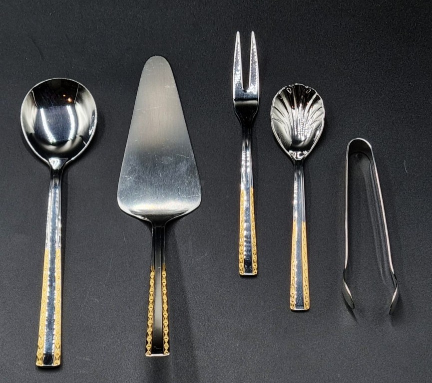 LOT 65 (329) Est R1000 to R3000 – A Fine German Stainless Steel 18/10 Jager Solingen Cutlery Service for Twelve with 23/24 Karat Hartvergoldet (Plated) Finishes circa 1990s (70pcs) - Image 5