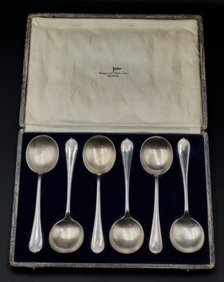 LOT 85 (33047) Est R300 to R600 - 6 x Early 20th Century Classical-style Boullion Soup Spoons