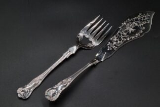 LOT 96 (33046) Est R300 to R600 - A Late Victorian two-piece EPNS King's pattern Fish Server Set