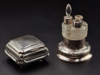 LOT 56 (33113) Est R1000 to R3000 - An Italian Silver footed Ring Box