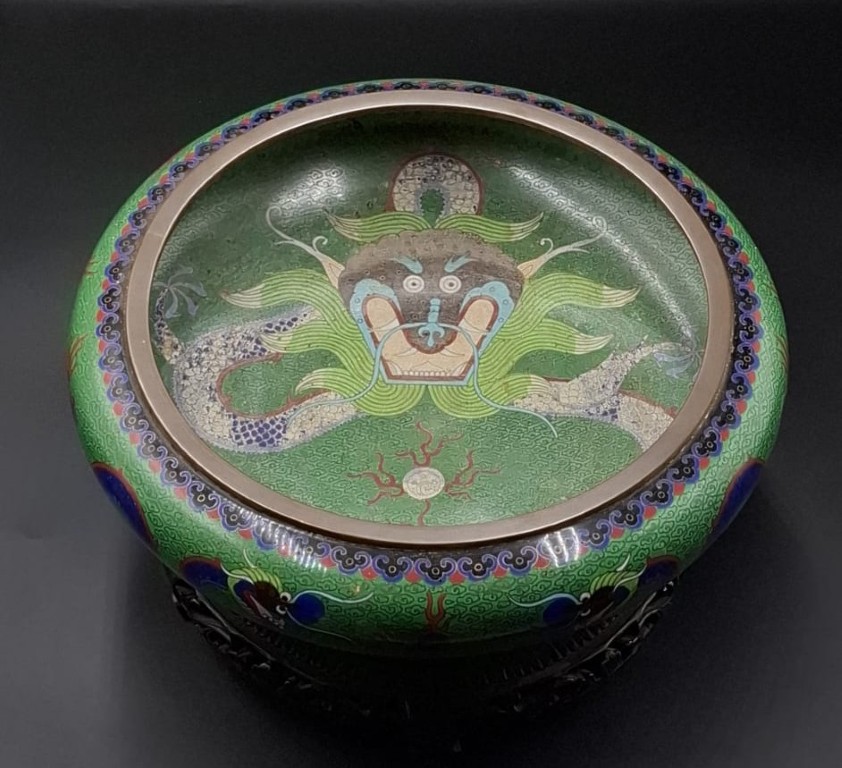 LOT 197 (32974) Est R500 to R1500 – An Early 20th Century Oriental Cloisonne Enamelled Famile Verte Floater Bowl - Image 3