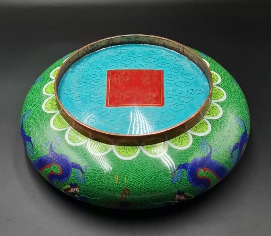 LOT 197 (32974) Est R500 to R1500 – An Early 20th Century Oriental Cloisonne Enamelled Famile Verte Floater Bowl - Image 4