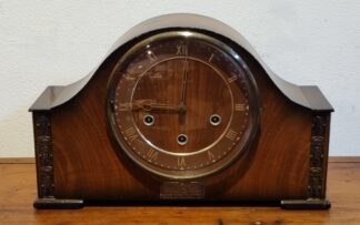 LOT 192 (32909) Est R500 to R1500 - A Mid 20th Century English Smith's Walnut and Veneer Cased Presentation Mantel Clock