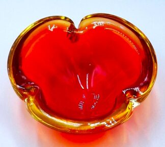 LOT 120 (33132) Est R400 to R800 - A Striking Italian Murano Glass Chocolate Bowl in Form of a Flower