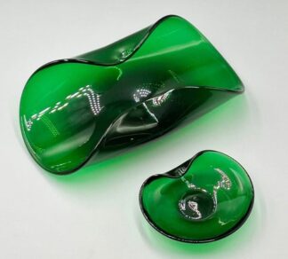 LOT 123 (3132) Est R300 to R600 - A Mid 20th Century Italian Murano Emerald Coloured Sweetmeats Bowl and matching Nut Dish