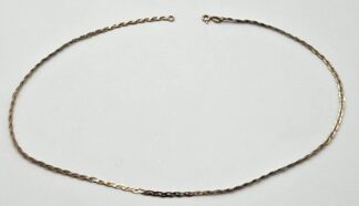 LOT 215 (3295164) Est R1500 to R3000 - A Ladies twisted S-link fine-link Sterling Silver and 9ct Gold Choker Neck Chain