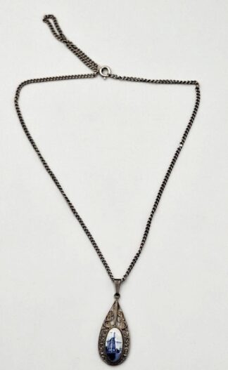 LOT 217 (3295166) Est R200 to R400 - A Vintage Ladies Dutch Filigree Silver framed Delfts Pendant on Chain