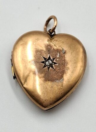 LOT 229 (3295178) Est R100 to R300 - A Vintage Rolled Gold Heart-shaped Locket