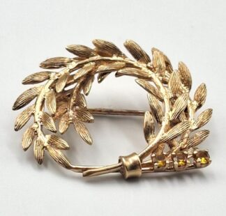 LOT 233 (3295182) Est R3000 to R6000 - A Ladies 9ct Stylised Foliate Brooch