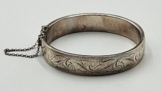 LOT 237 (3295186) Est R500 to R1500 - A Mid 20th Century Ladies Sterling Silver Wax Filled Bangle