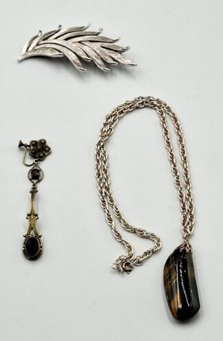 LOT 238 (3295187) Est R300 to R600 - A Mid 20th Century American Trifari Silvered Metal Ladies Costume Leaf Brooch