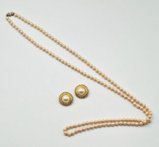 LOT 240 (3295189) Est R300 to R600 - A pair of Ladies Gold-plated Mabe Dress Earrings