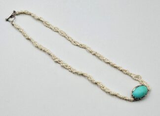 LOT 293 (329866) Est R500 to R1500 - An Elegant Ladies Twisted Seed Pearl Necklace