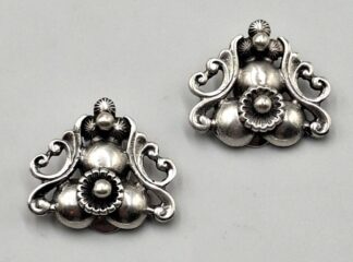 LOT 296 (329869) Est R400 to R800 - A Pair of Mid 20th Century Ladies SA Sterling Silver Floral Clip-on Earrings
