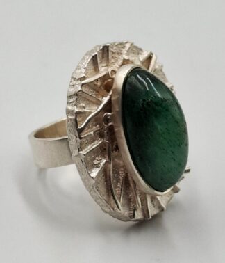 LOT 305 (3298618) Est R400 to R800 - A Ladies SA Sterling Silver Handmade Brutalist-style Dress Ring