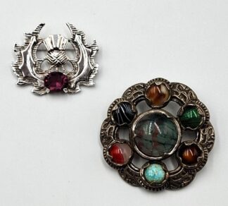 LOT 253 (32958) Est R300 to R600 - A Vintage Ladies  Scottish Silvered Metal Thistle Brooch