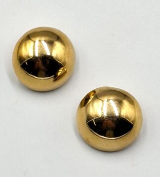 LOT 314 (32985) Est R3000 to R6000 - A Pair of Ladies 9ct Yellow Gold Cabochon Clip-on Earrings of Classic Design
