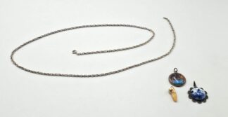 LOT 260 (33174) Est R1000 to R3000 - A Vintage English Ladies Silver Framed Butterfly Wing Pendant circa 1930s