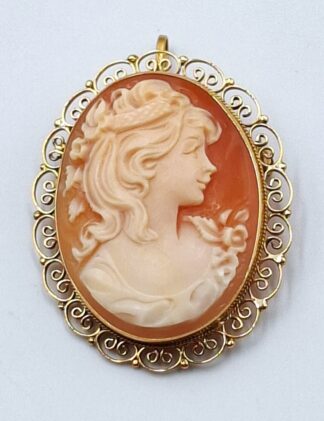 LOT 279 (32982) Est R2000 to R4000 - An Italian Ladies 18ct Gold Framed Cameo Brooch/Pendant
