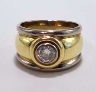 LOT 272 (32980) Est R8000 to R15000 - A Ladies 18ct Yellow Gold and White Gold Engagement and Wedding Ring