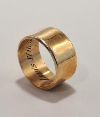 LOT 271 (32980) Est R3000 to R6000 - A Gents 9ct Yellow Gold Wedding Band