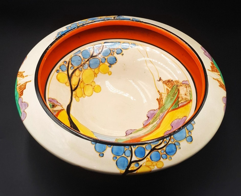 LOT 145 (32974) Est R2000 to R4000 – An Unusual Clarice Cliff Fantasque hand-painted Bizarre Newport Pottery Glazed Earthenware 7 Colour Secrets (Blue) footed Floater/Fruit Bowl circa 1933-1937 - Image 4