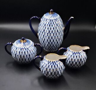 LOT 150 (32980) Est R2000 to R6000 - An Early 21st Century Fine Russian Lomonosov Imperial Porcelain Cobalt Net (Cobatnaya Setka) Mocha Service (23 pcs)