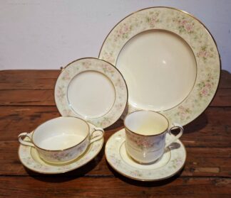 LOT 135 (32961) Est R1000 to R3000 - A Vintage Mid 20th Century Setting for 8 Noritake Willowbrook pattern Dinner and part Tea Set