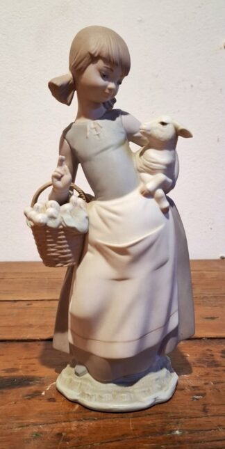 LOT 153 (33097) Est R500 to R1500 - A Spanish Lladro Figure Group, Girl with Lamb and Basket (Corderito al Costado)