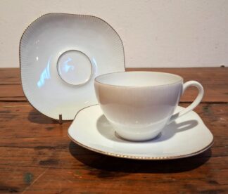 LOT 132 (33119) Est R400 to R800 - 12 x Mid 20th Century Swedish Upsala - Ekeby Karlskrona Stella pattern Teacups and Square Saucers c. late 1950s-1960s