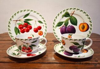 LOT 131 (33128) Est R400 to R800 - 4 x Maxwell and Williams Designer Homewares Fine China Orchad Fruits pattern Teacups and Saucers