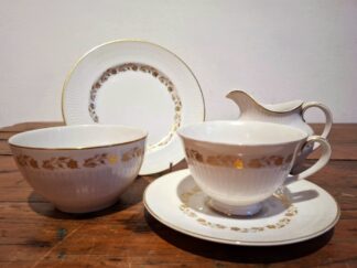 LOT 139 (33119) Est R1000 to R3000 - 16 x Royal Doulton Fairfax pattern Tea trios
