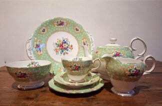 LOT 141 (32974) Est R500 to R1500 - An Elegant English Bell China Gainsborough pattern tea set (21 pcs)